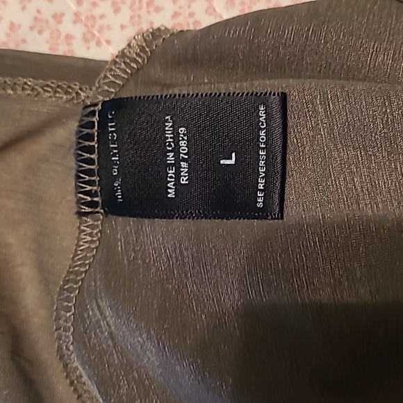 Rue 21 olive green tiered look button front blouse with skull buttons L - Picture 6 of 6